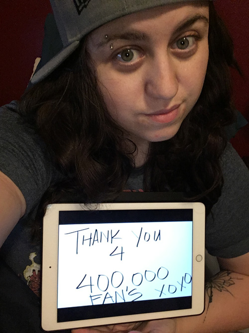 Geek Girls 400k Likes Fan Signs