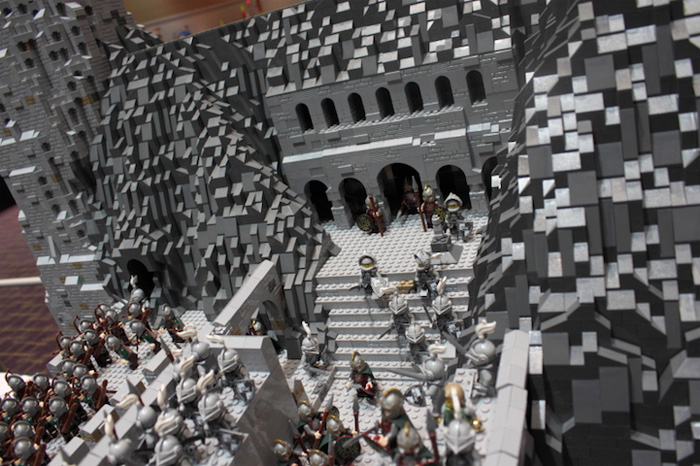 LEGO Recreation of the Helms Deep Battle from LOTR