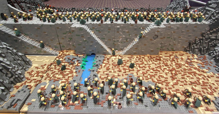 LEGO Recreation of the Helms Deep Battle from LOTR