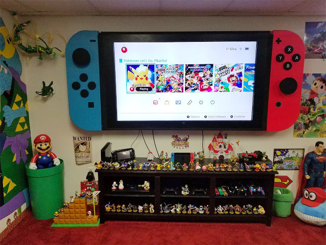 Flat Screen TV Modded to Look like a Nintendo Switch