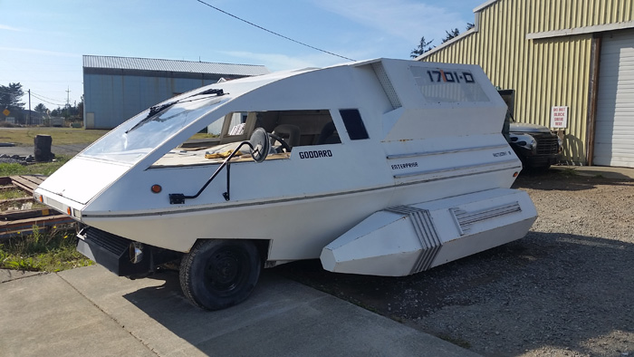 Star Trek: TNG Shuttlecraft Made from Old Minivan