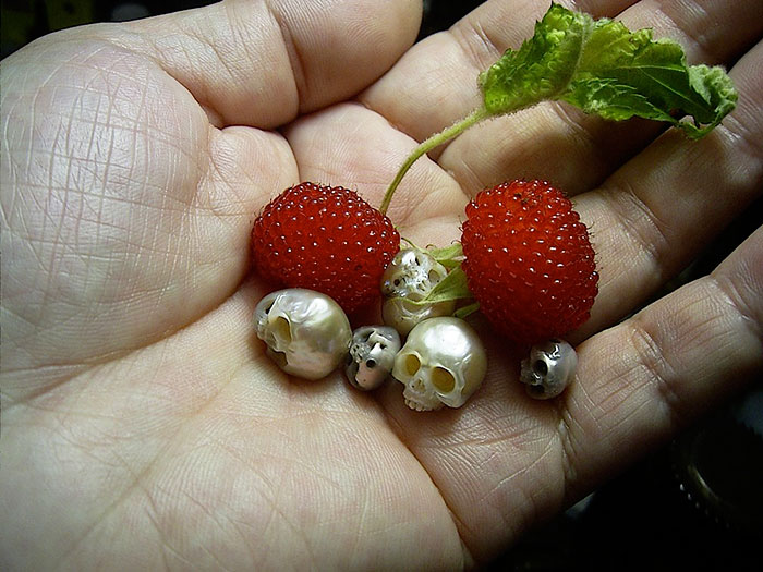 Tiny Carved Pearl Fairy Skulls