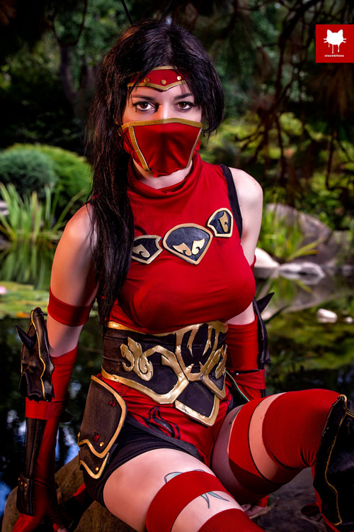 Crimson Akali from League of Legends Cosplay
