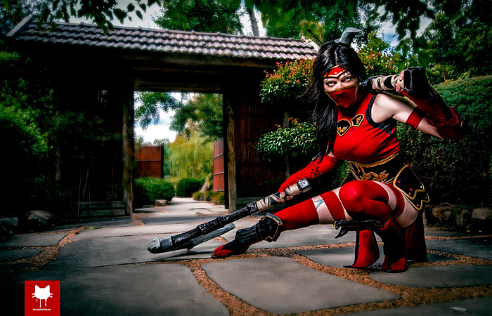 Crimson Akali from League of Legends Cosplay