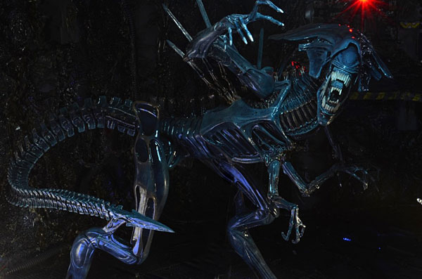 Xenomorph Queen from Aliens Deluxe Action Figure