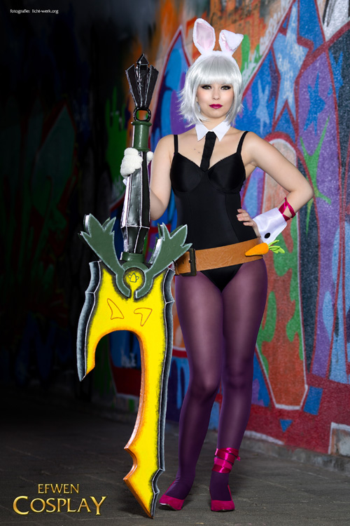 Battlebunny Riven from League of Legends Cosplay