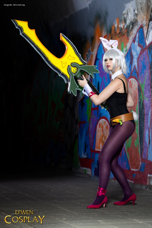 Battlebunny Riven from League of Legends Cosplay