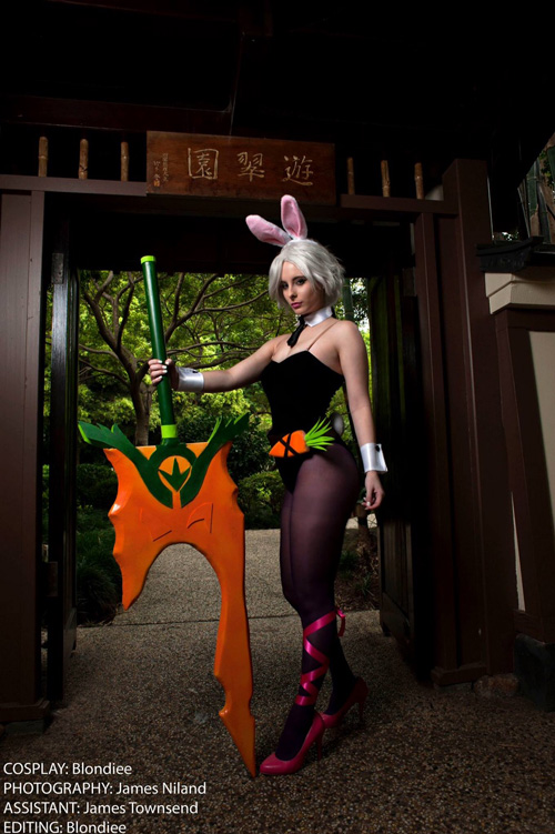 Battle Bunny Riven from League of Legends Cosplay