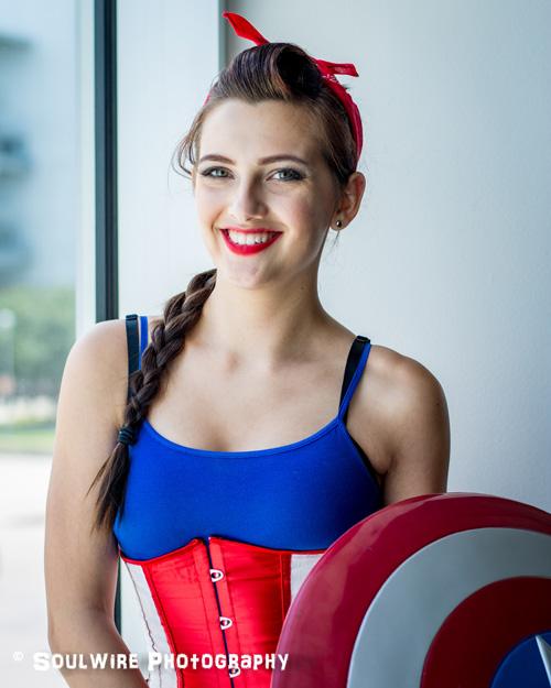Pinup Captain America Cosplay