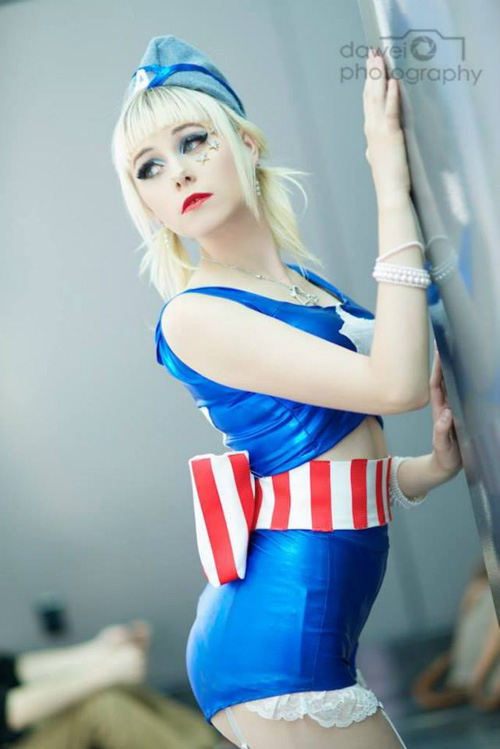 Pin Up Captain America Cosplay