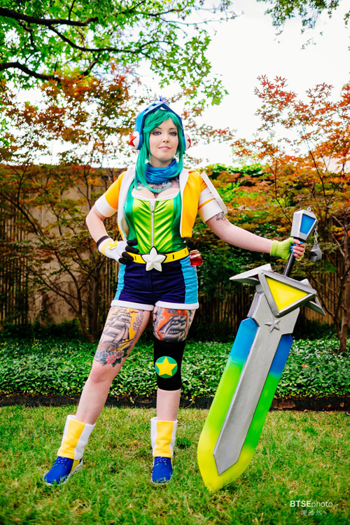 Arcade Riven Cosplay from league of Legends Cosplay