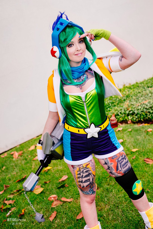 Arcade Riven Cosplay from league of Legends Cosplay