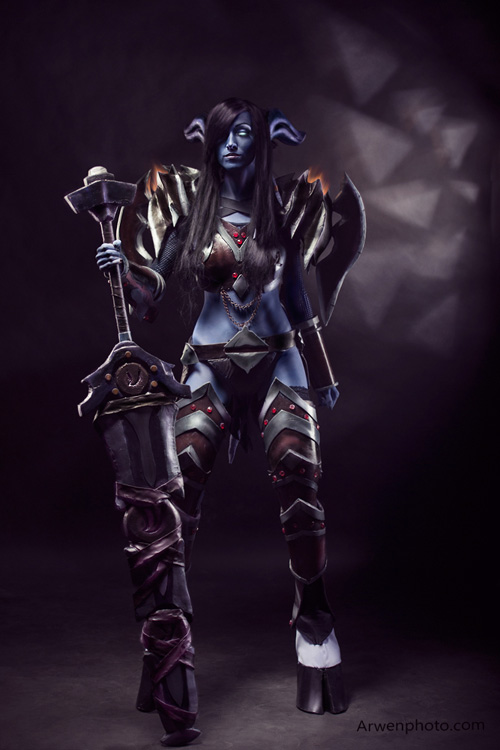 Draenei Warrior from World of Warcraft Cosplay