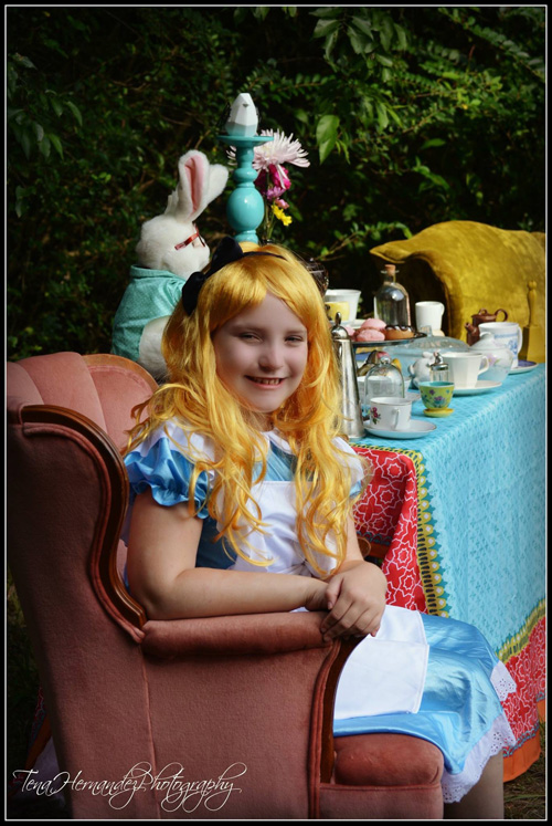 Little Alice in Wonderland Cosplay
