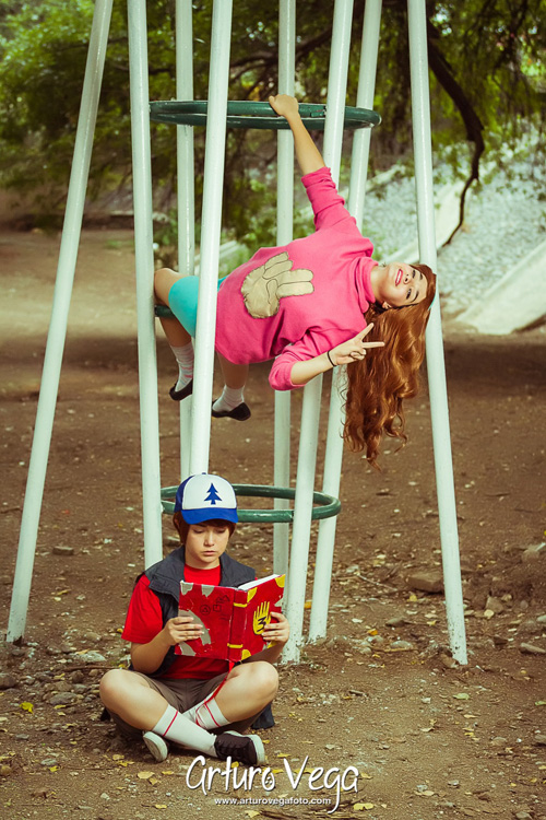 Dipper & Mabel from Gravity Falls Cosplay