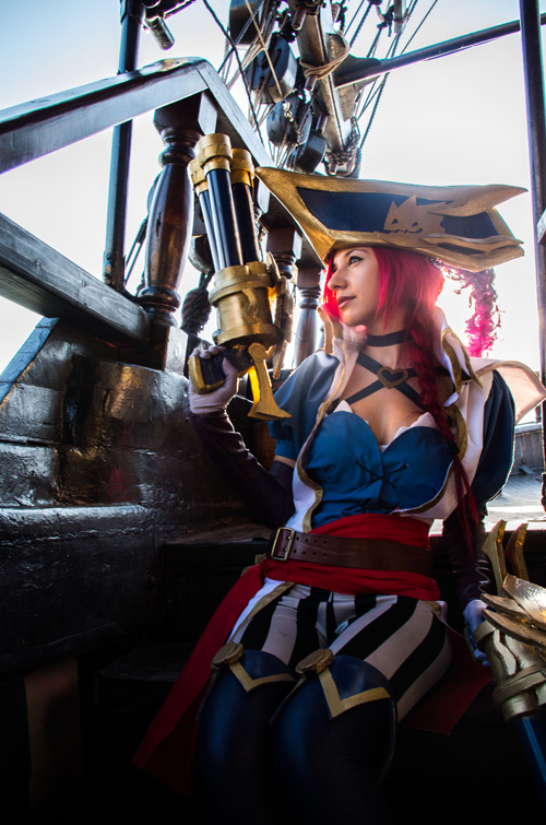 Captain Fortune & Corsair Quinn from League of Legends Cosplay