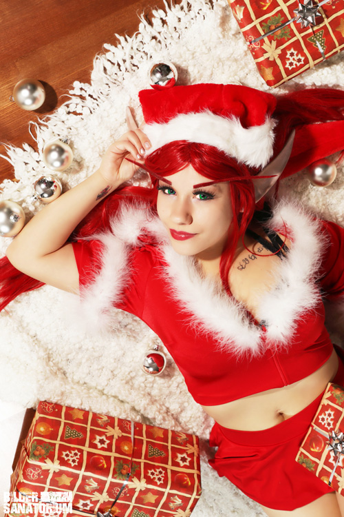 Christmas Blood Elf from World of Warcraft Cosplay