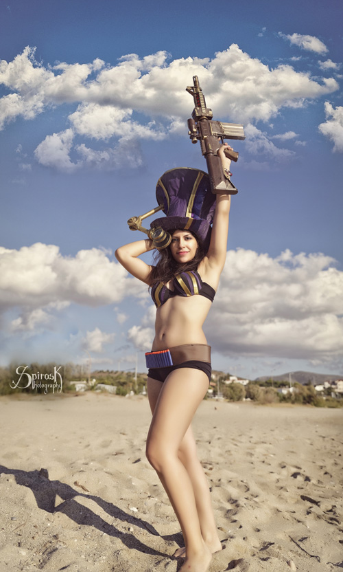 Pool Party Caitlyn from League of Legends Cosplay