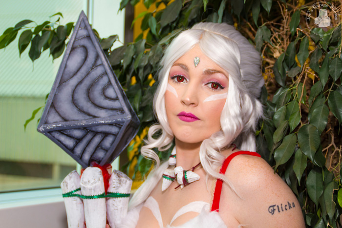 Snowbunny Nidalee from League of Legends Cosplay