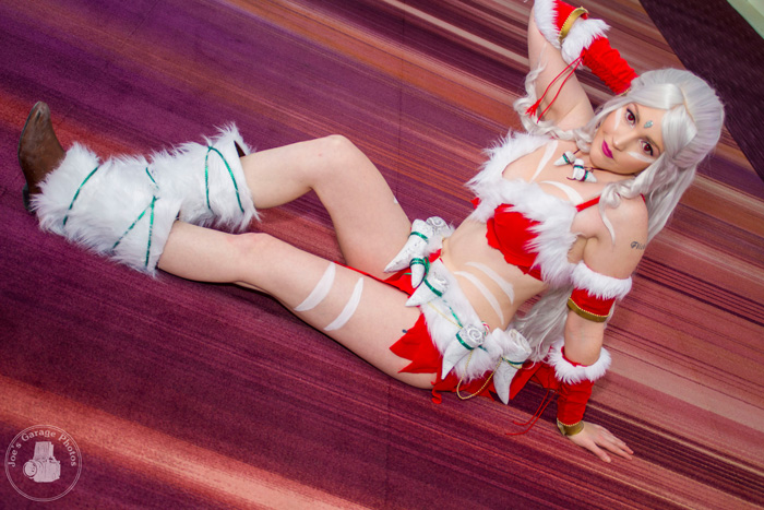 Snowbunny Nidalee from League of Legends Cosplay