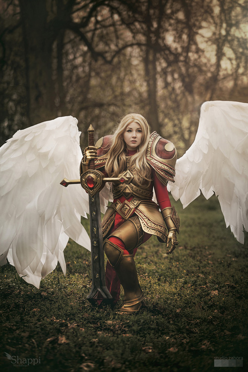 Unmasked Kayle from League of Legends Cosplay