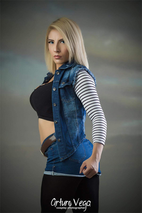Android 18 from Dragon Ball Cosplay
