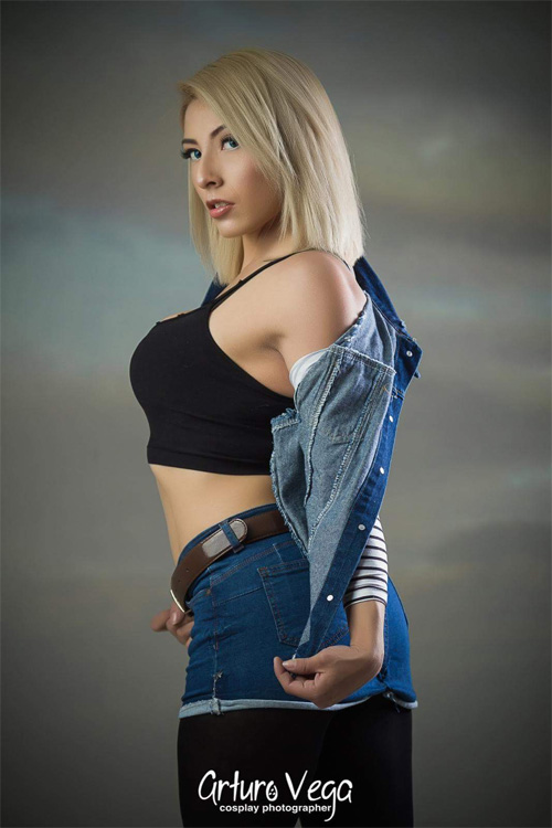 Android 18 from Dragon Ball Cosplay