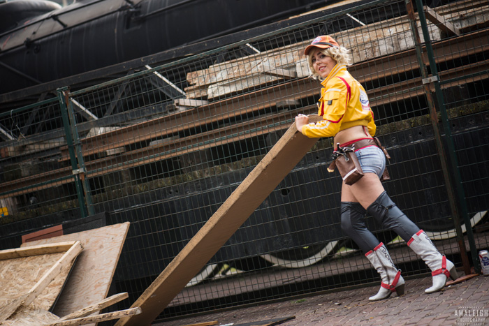 Cindy from Final Fantasy XV Cosplay