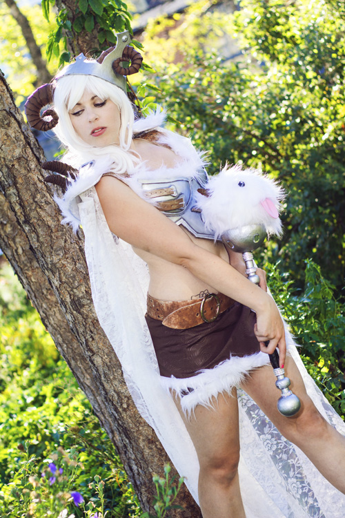 Poro Queen from League of Legends Cosplay