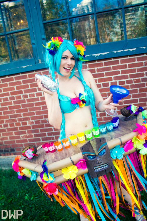 Pool Party Sona from League of Legends Cosplay