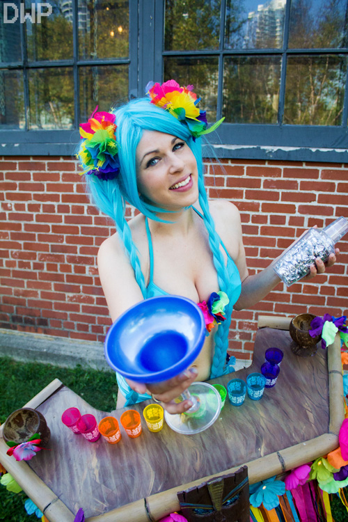 Pool Party Sona from League of Legends Cosplay