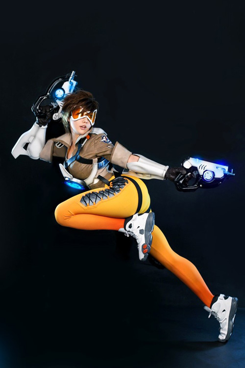 Tracer from Overwatch Cosplay