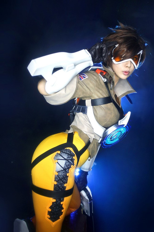Tracer from Overwatch Cosplay