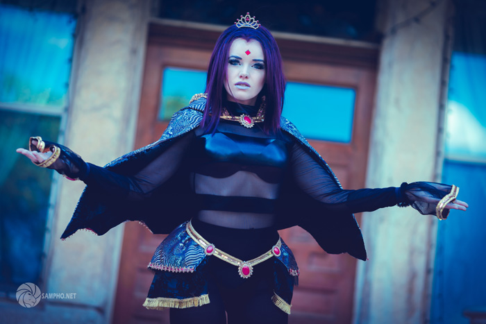 Queen Raven Cosplay