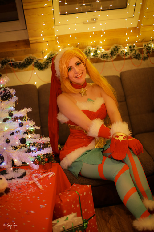 Ambitious Elf Jinx from League of Legends Cosplay