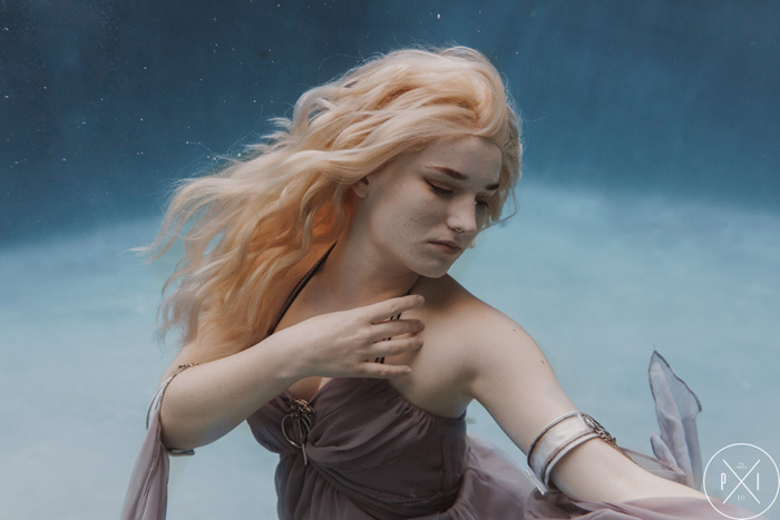 Daenerys Targaryen Underwater Cosplay