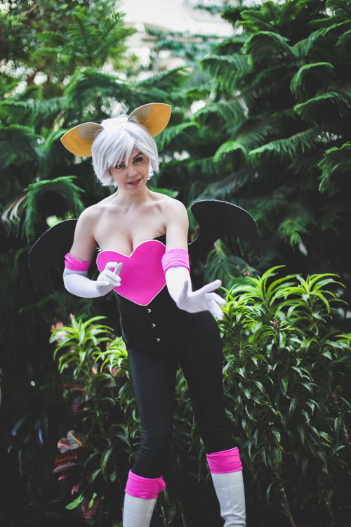 Rouge the Bat from Sonic the Hedgehog Cosplay
