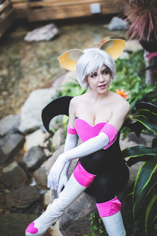 Rouge the Bat from Sonic the Hedgehog Cosplay