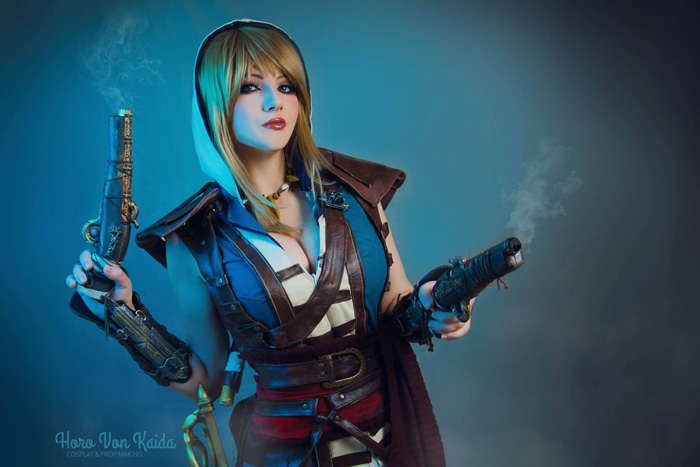 Female Edward Kenway from Assassins Creed IV Cosplay