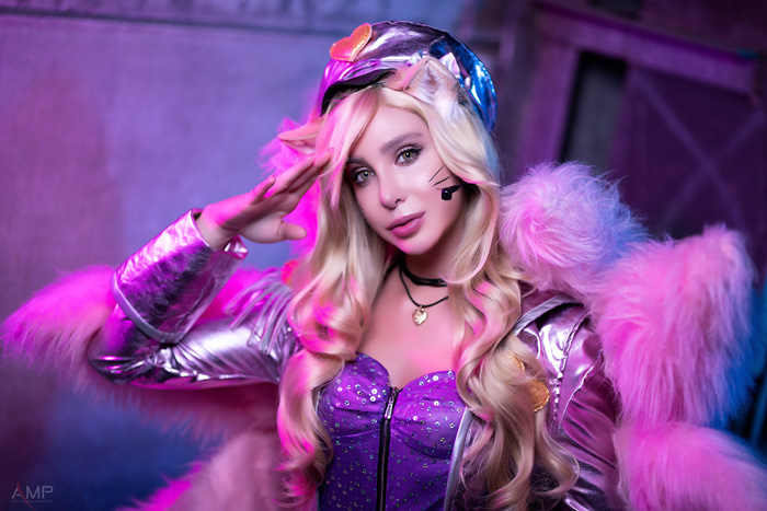 Popstar Ahri from League of Legends Cosplay