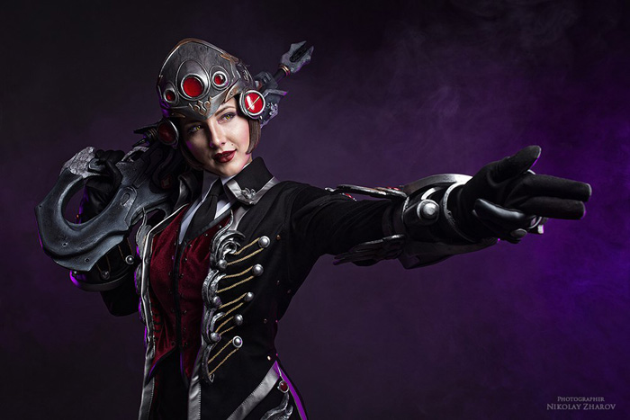 Huntress Widowmaker from Overwatch Cosplay