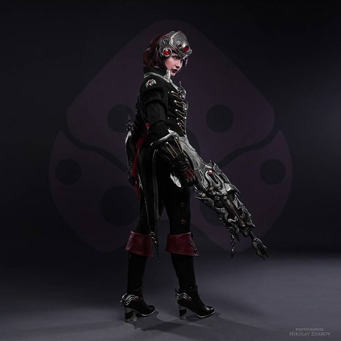 Huntress Widowmaker from Overwatch Cosplay