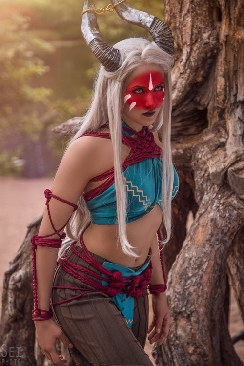 Inquisitor Adaar from Dragon Age: Inquisition Cosplay