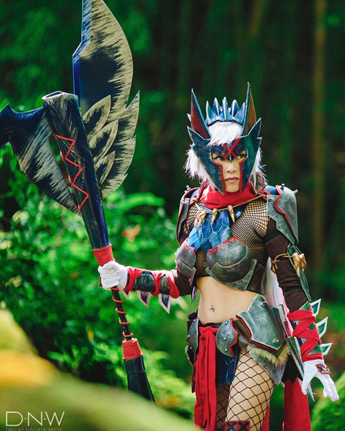 Silverwind Nargacuga from Monster Hunter Cosplay