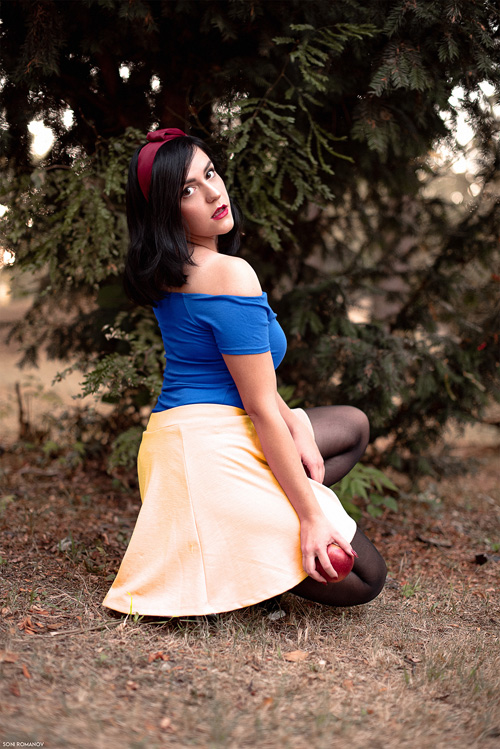 Pinup Snow White Cosplay