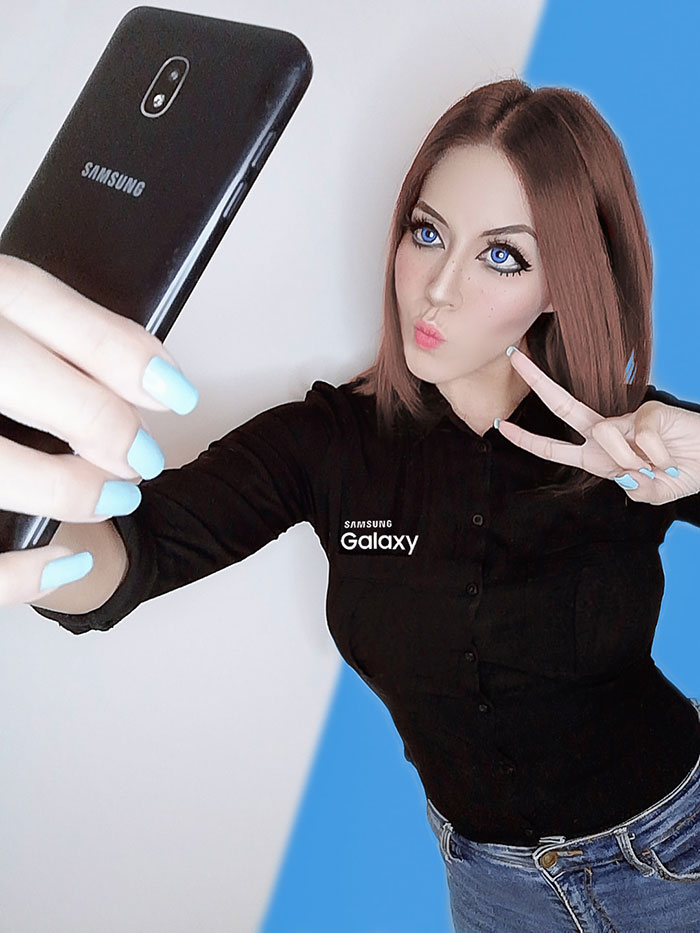 Sam the Samsung Virtual Assistant Cosplay
