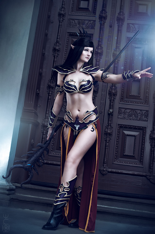 Dark Elf Sorceress from Warhammer Cosplay