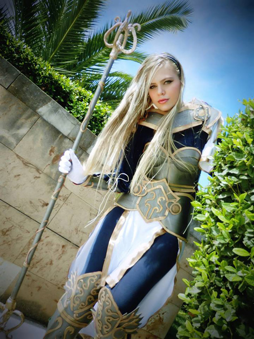 Lux from League of Legends Cosplay