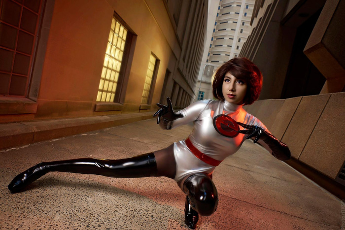 Photos-NXS. looks amazing cosplaying as Elastigirl from The Incredibles in ...