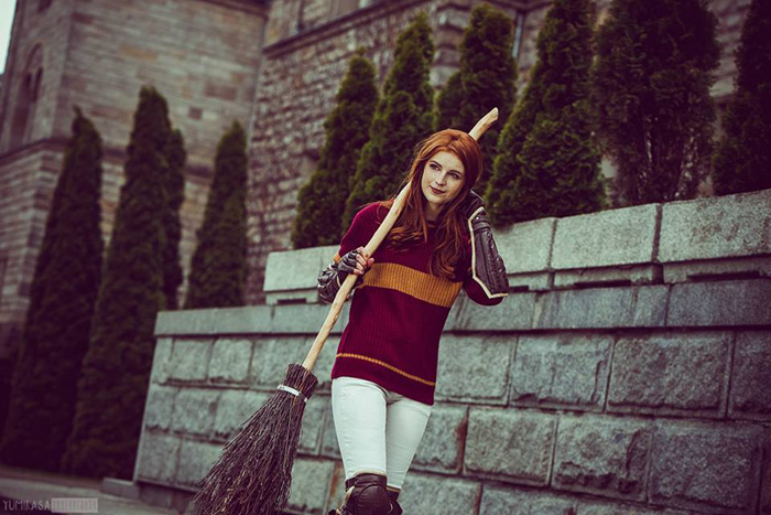 Photographer. looks lovely cosplaying as Ginny Weasley from Harry Potter in...